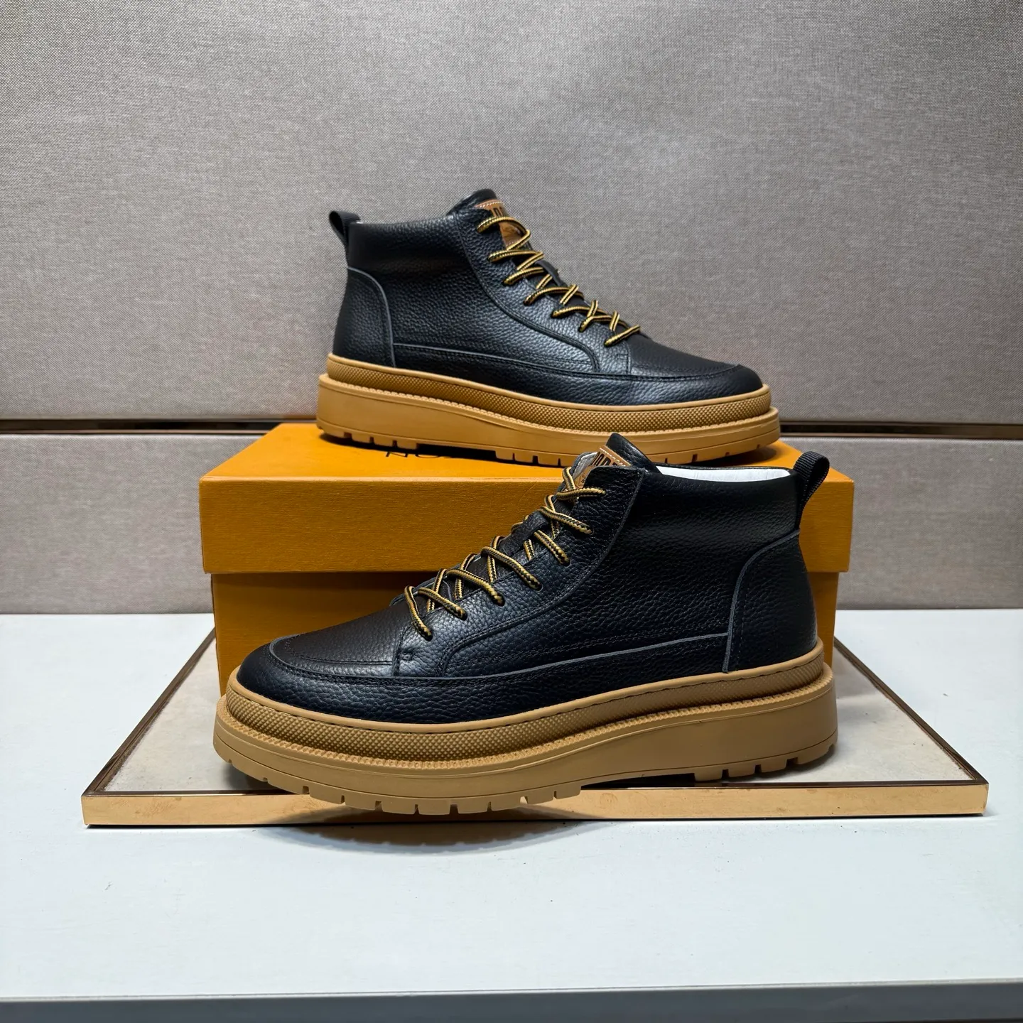 Men's men's shoes 💰pp460 [LV～] Men's casual high-top shoes 2025z cabinet sales simultaneously 🔶Size: 38-44#️⃣ 🔷3 colors🔜The upper is made of multi-material splicing ➕Genuine leather lining, comfortable and breathable, sole: original comfortable and wear-resistant outsole, ⚠️real thing📱photographed🎬real thing is better📢📢📢